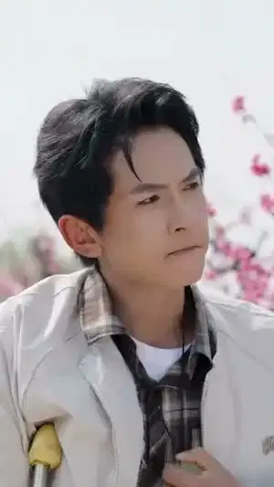 裁员返乡遇神泉，女神倒追三条街